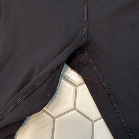 Lululemon run tight - Picture 3 of 5